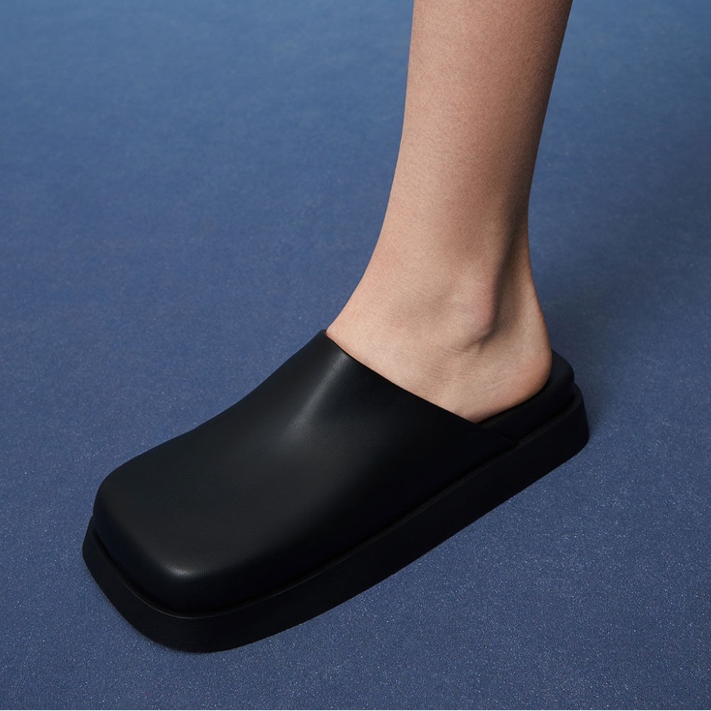 Flat mules - NWT